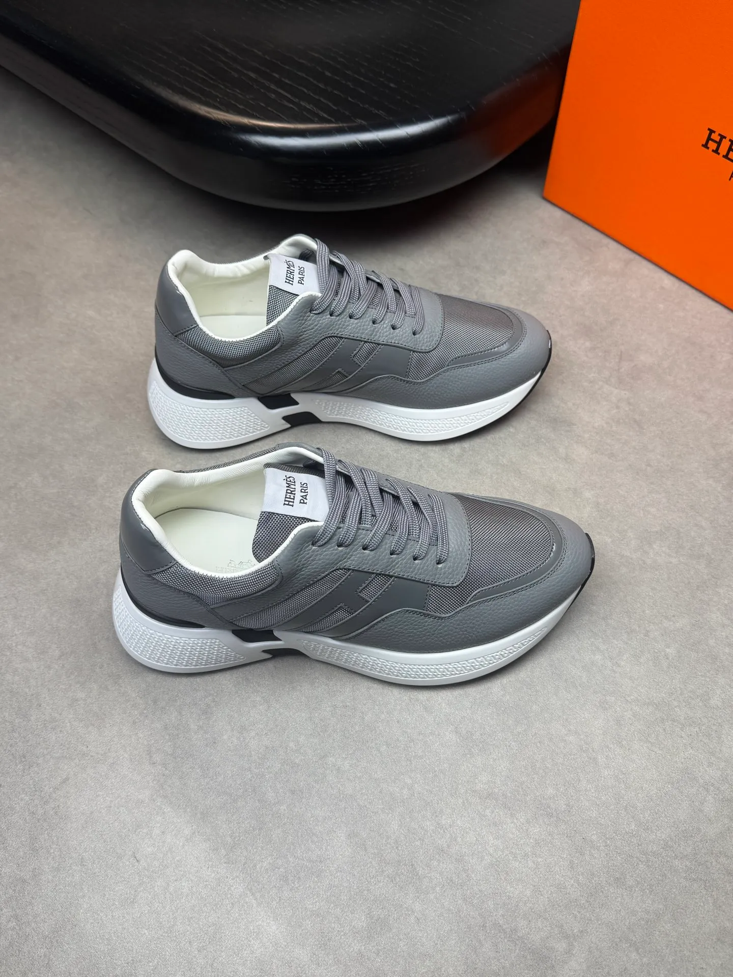 [HERMES] Hermès men's shoes 💰520💰 - high-end quality original items 🔍🔍🔍 casual sports shoes - upper: 🔝 pebbled calfskin, brand high mercerized canvas, body sewn with brand ´H´ totem, tongue brand logo cloth label - lining: water-dyed cowhide -Outsole: Ultra-light T men's shoes 💰U foam·rubber; two-color molded outsole -Ultra-high quality control·Fine workmanship: highlighted (high-end·luxury·grade) -Size: 39-44 (38, 45, can be customized)